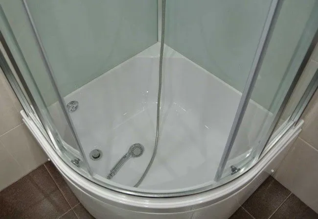 Виды душевых кабин для небольших ванных комнат, фото примеры