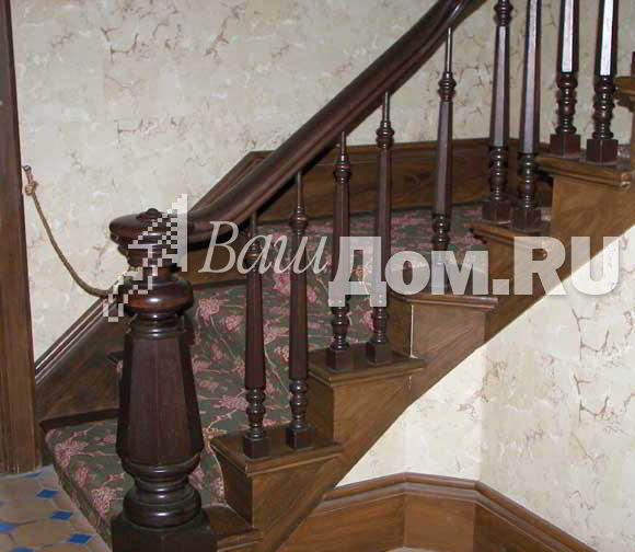 Деревянная лестница в стиле Средневековья Фото 3 