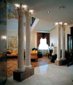 В настоящее время можно приобрести на заказ колонны в лучших традициях дворцовых интерьеров