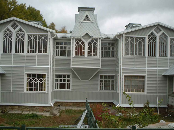  Фасад дома отделанный цокольный сайдингом
