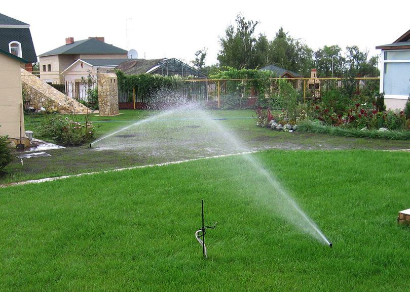 Дождевальная система полива остается самым распространенным методом защиты растений от жары