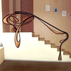 Пример окраски кованого поручня лестницы