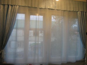 Белые шторы на кухню фото