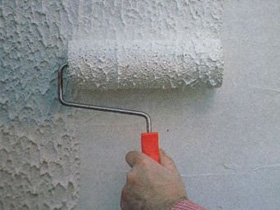 Как выбрать жидкие обои, плюсы и минусы, как наносить жидкие обои на стены и потолок
