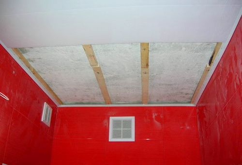Навесной потолок из пластиковых панелей своими руками: монтаж и подготовка