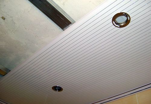 Навесной потолок из пластиковых панелей своими руками: монтаж и подготовка