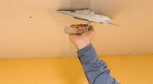 Шпаклевка под покраску потолка: видео-инструкция по монтажу своими руками, особенности финишного шпаклевания гипсокартонных потолочных конструкций, цена, фото