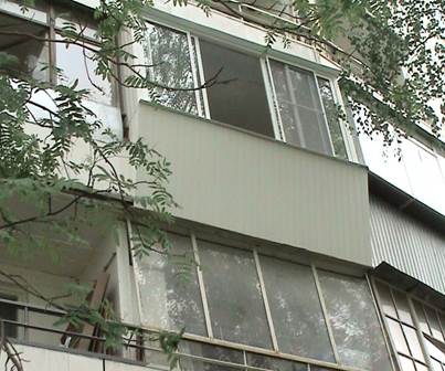 Балкон с выносом: остекление балконов с выносом по подоконнику и по полу