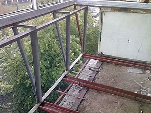Балкон с выносом: остекление балконов с выносом по подоконнику и по полу