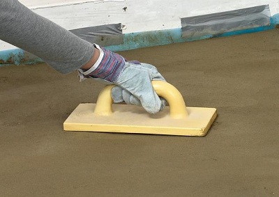Цементно песчаная стяжка пола - секреты быстрой заливки