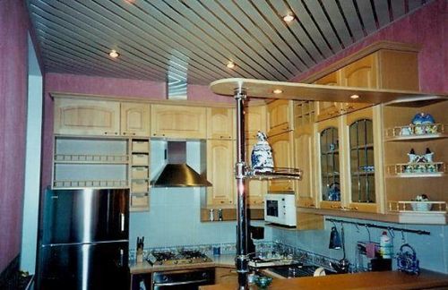 Чем подбить потолок на кухне