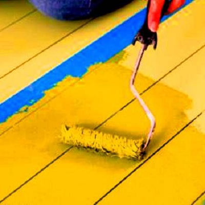 Чем покрасить деревянный пол: лаком или краской