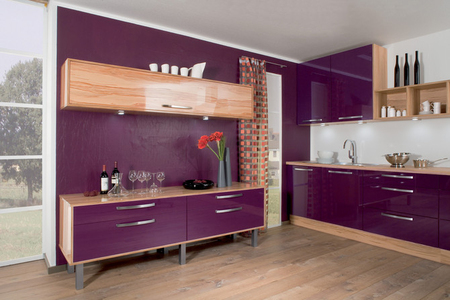 Фиолетовая кухня: какие обои и оттенки выбрать?