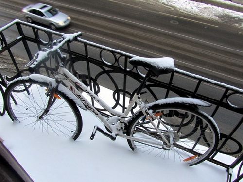 Как правильно хранить велосипед на балконе зимой и летом: системы и варианты крепления