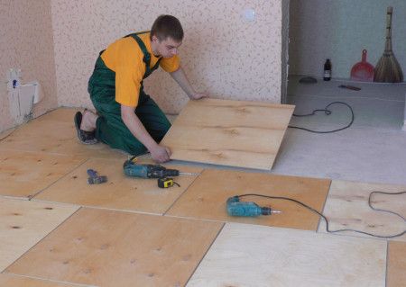 Как правильно уложить на старый деревянный пол новые доски