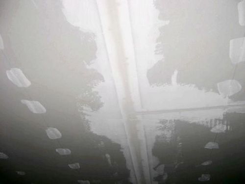 Как шпаклевать потолок из гипсокартона: чем правильно делать финишная шпаклевку своими руками, фото и видео-инструкция