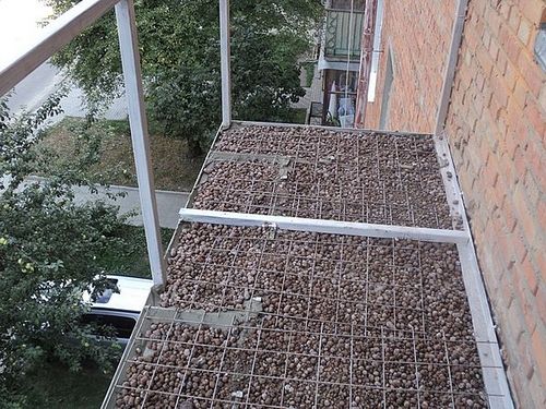Как залить пол на балконе: стяжка на балконе своими руками