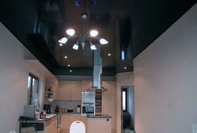 Какой натяжной потолок на кухню лучше, виды потолков: тканевые, матовые, глянцевые, с фотопечатью