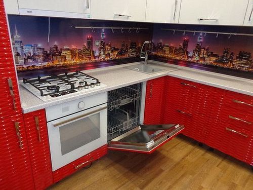 Кухня в красном цвете: 15 фото