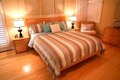 Ламинат для спальни: керамогранитный пол, лучшее напольное покрытие, как выбрать теплый, за и против, стелить