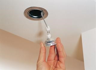 Лампы для подвесного потолка: что выбрать, как поменять лампочку