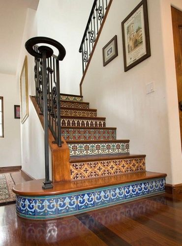Плитка на лестницу в доме: для ступеней внутри, фото тротуарной, керамическая облицовка, работа по отделке
