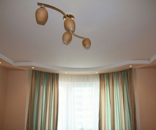 потолки из гипсокартона фото для гостиной примеры