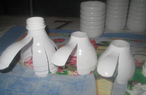 Ромашка из пластиковых бутылок своими руками