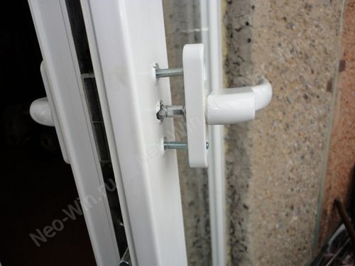 Ручки для балконной пластиковой двери: правила выбора и установки