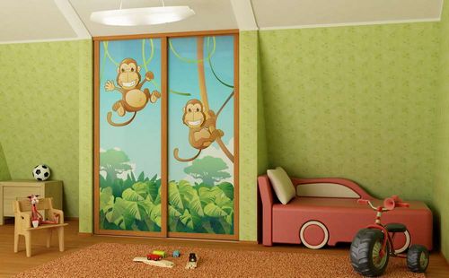 Шкаф-купе в детскую (66 фото): модель в комнату мальчику для одежды, радиусный белый с печатью