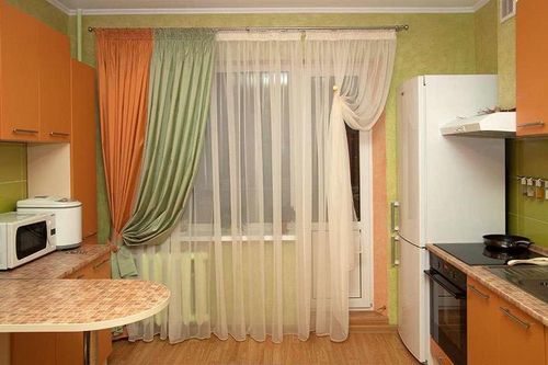 Шторы на окнах на кухне фото: кухонные большие занавески, было не занавешено, как занавесить, без штор, для пластикового окна, видео