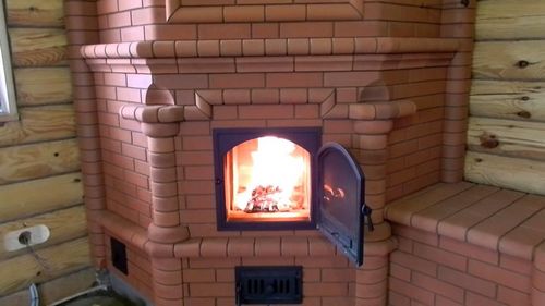 Угловая печь-камин: для дачи длительного горения, дровяные кирпичи, дом долгий чугунный