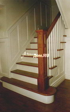 Пример колониальной лестницы, отделанной панелями. Фото 38