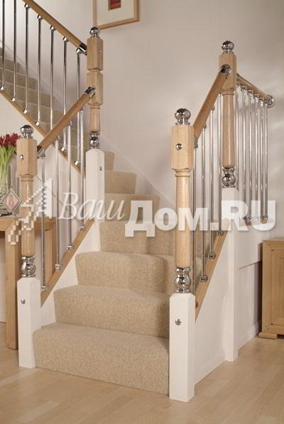 Фото 31 Деревянная лестница с балясинами из металла