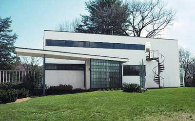 Классика современной архитектуры: дом архитектора Вальтера Гропиуса в Линкольне, Массачусетс (1938). Дома с плоскими крышами были особенно популярны в шестидесятые
