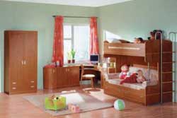 С появлением еще одного малыша старшему братику или сестренке не придется тесниться в комнате – достаточно приобрести двухъярусную кровать