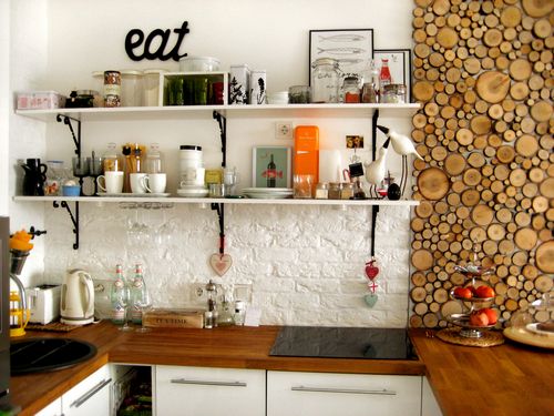 Декор стены на кухне (71 фото): декоративные полки, как декорировать из камня и штукатурки, декорирование возле стола