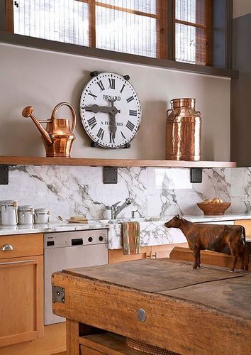 Декор стены на кухне (71 фото): декоративные полки, как декорировать из камня и штукатурки, декорирование возле стола