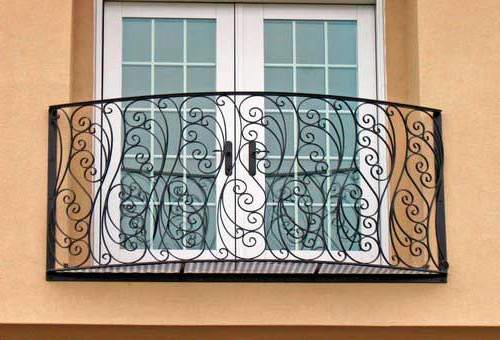 Французский балкон: что это, классический кованый и современный, дизайн, фото