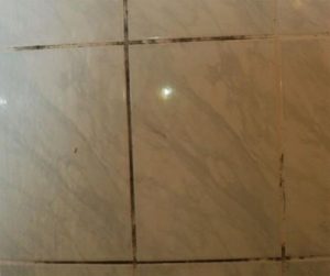 Как очистить швы от плесени в ванной комнате?
