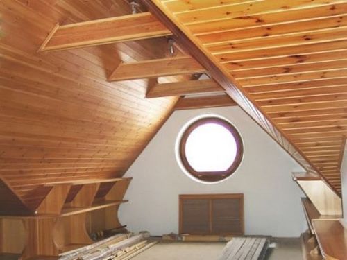Как правильно подшить потолок доской?
