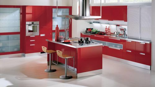 Красно-белая кухня фото: черная, дизайн, цвета, низ красный верх белый, угловая, обои, интерьер, тона, видео