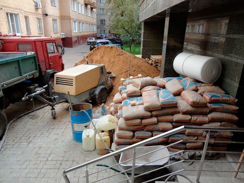 Механизированная стяжка пола: полусухая, устройство оптимальным и быстрым способом