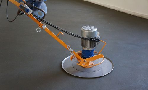 Оборудование для стяжки пола: сухой и полусухой, машина для устройства бетонных покрытий