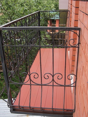 Отделка балкона и лоджии террасной доской (декингом)