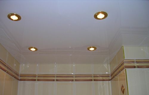 Подвесной потолок в ванной — Виды и способы монтажа