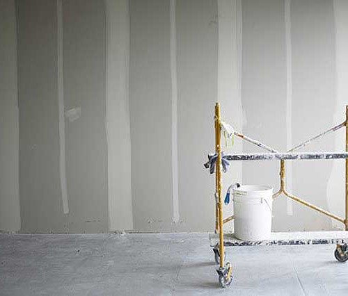 Покраска гипсокартона для потолка, стен, проемов. Инструмент, материалы. Видео. Цена вопроса.