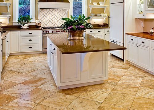 Пол на кухне: что лучше сделать, деревянный или использовать современные покрытия
