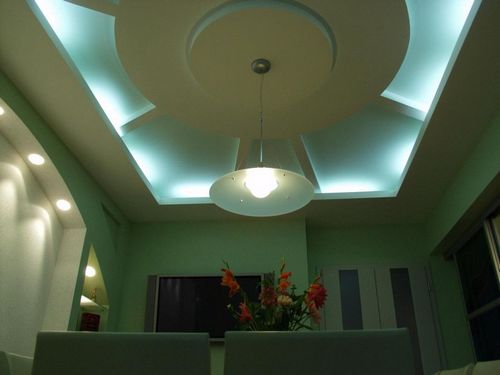 Потолки из гипсокартона фото для гостиной: двухуровневые с подсветкой, дизайн натяжных подвесных потолков