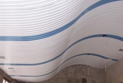 Реечный подвесной потолок: монтаж, фото, характеристики. Алюминиевые натяжные потолки: ВИДЕО 